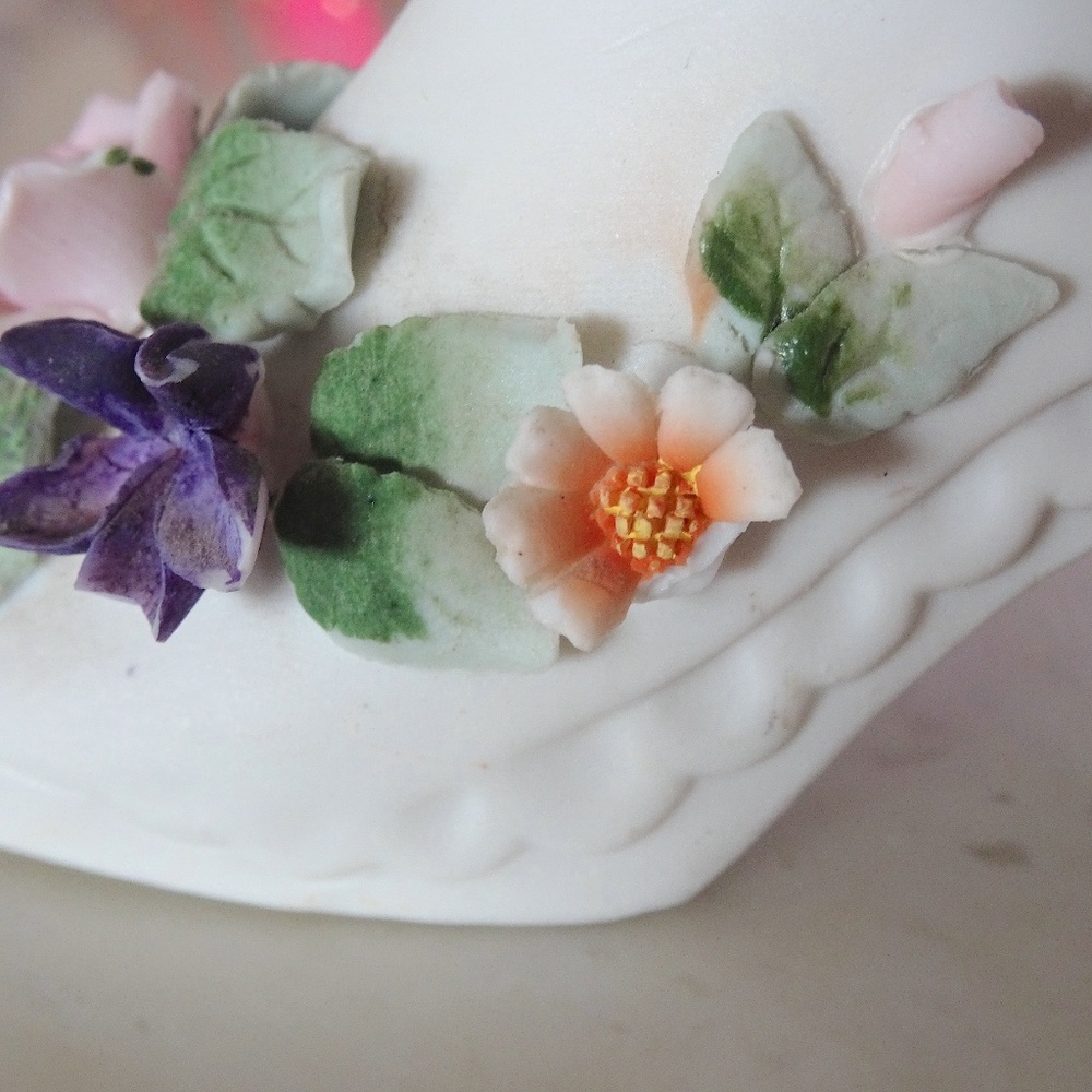 Vintage Lefton Porcelain Bisque Floral Shoe Figurine - Made in Post-WWII Japan - Picture 3 of 7
